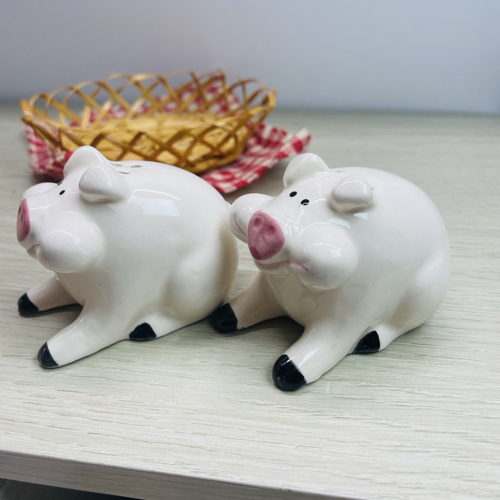 Vintage Ceramic 2 Pig Figurine Salt & Pepper Shakers With Basket Ron Gordon - Picture 4 of 8